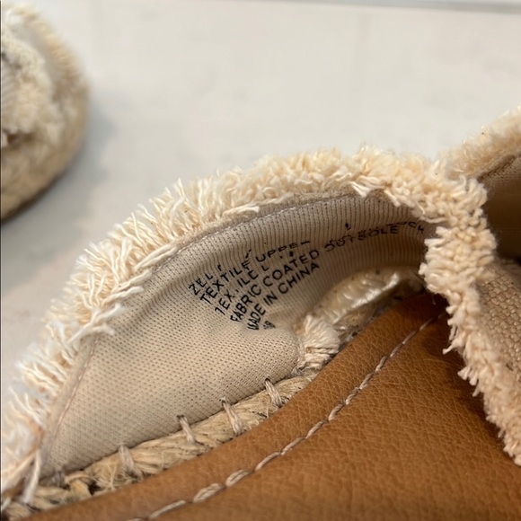 Like New - Steve Madden Women's Zelina Slide Sandals, Natural, 7 - Picture 16 of 16